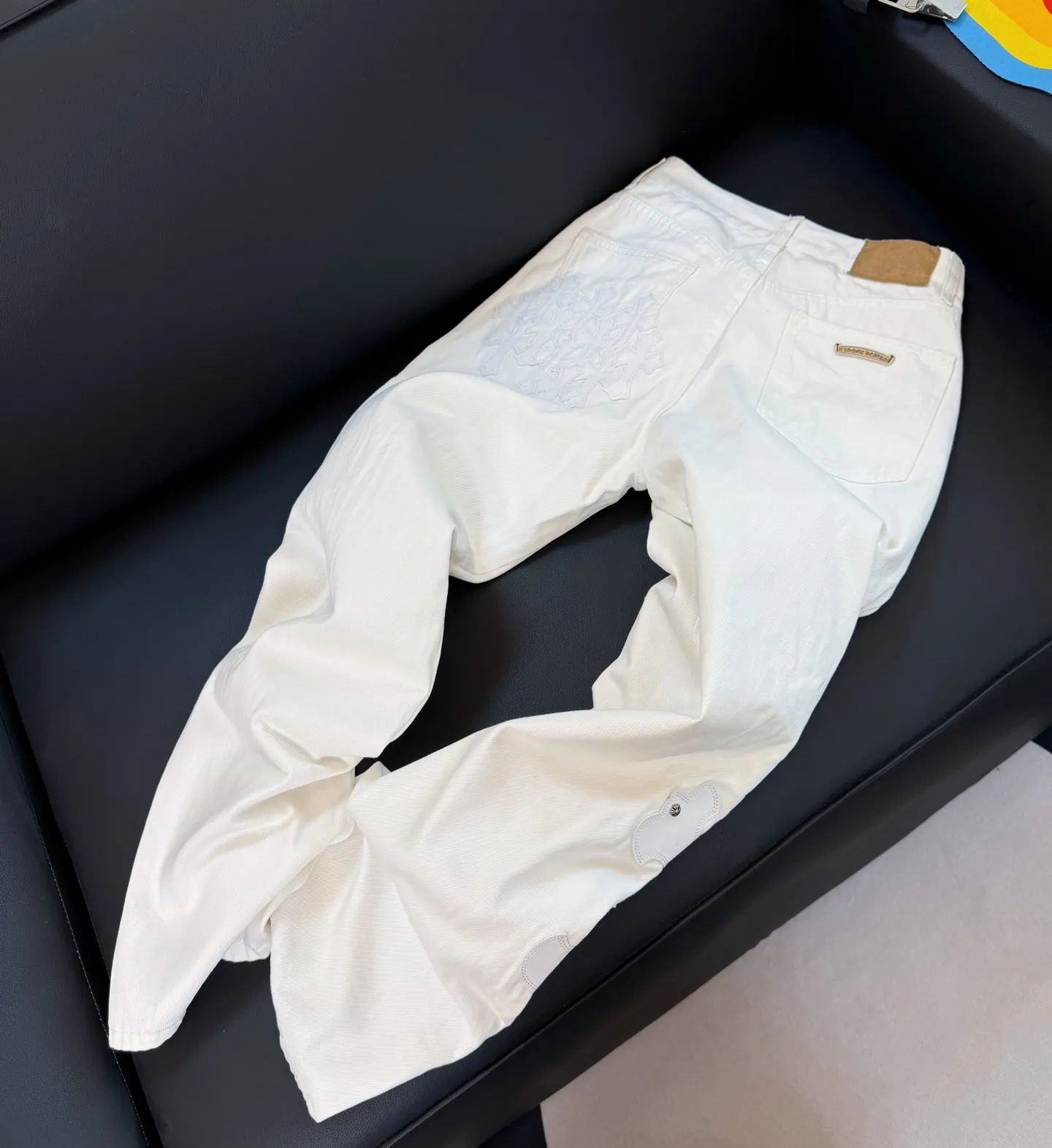 P300 Style number: D297 Chrome Hearts White Ox King Size: 28, 30, 32, 34 (S-XL) Color: White Size reference: Pants length 100 102 104 106 106 Waist 72 76 80 84 88 Recommended weight S (about 110 pounds) M (about 120 pounds) L (about 140 pounds) XL (around 165)